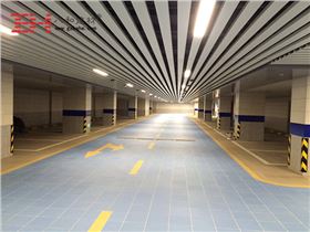 大型停車場(chǎng)鋁方通吊頂就應(yīng)該這樣裝